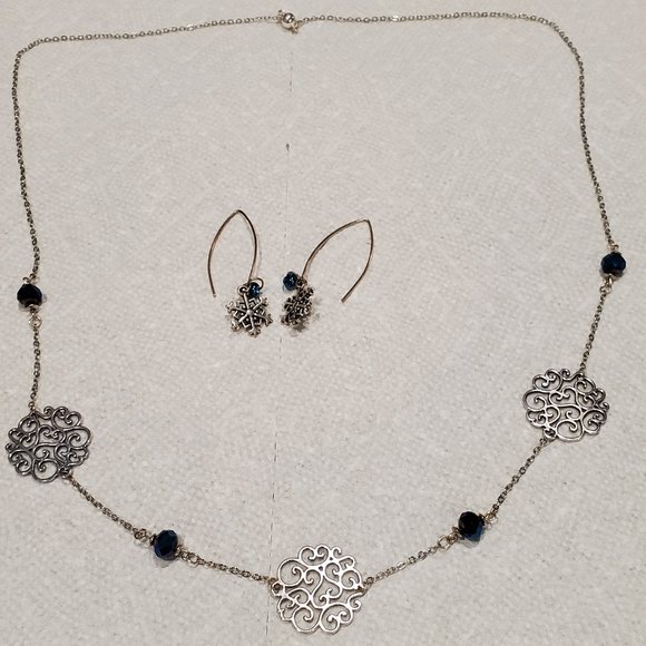 Snowflake Earring Set with 30 inch Matching Necklace Silvertone Handmade… - Picture 7 of 8